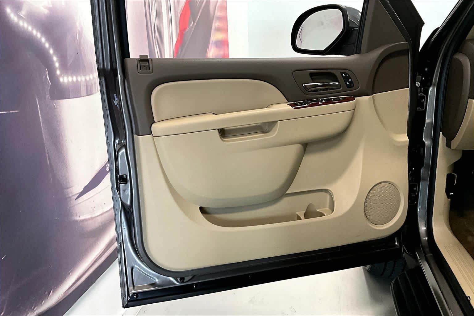 Thumbnail: 2011 Chevrolet Suburban - 25