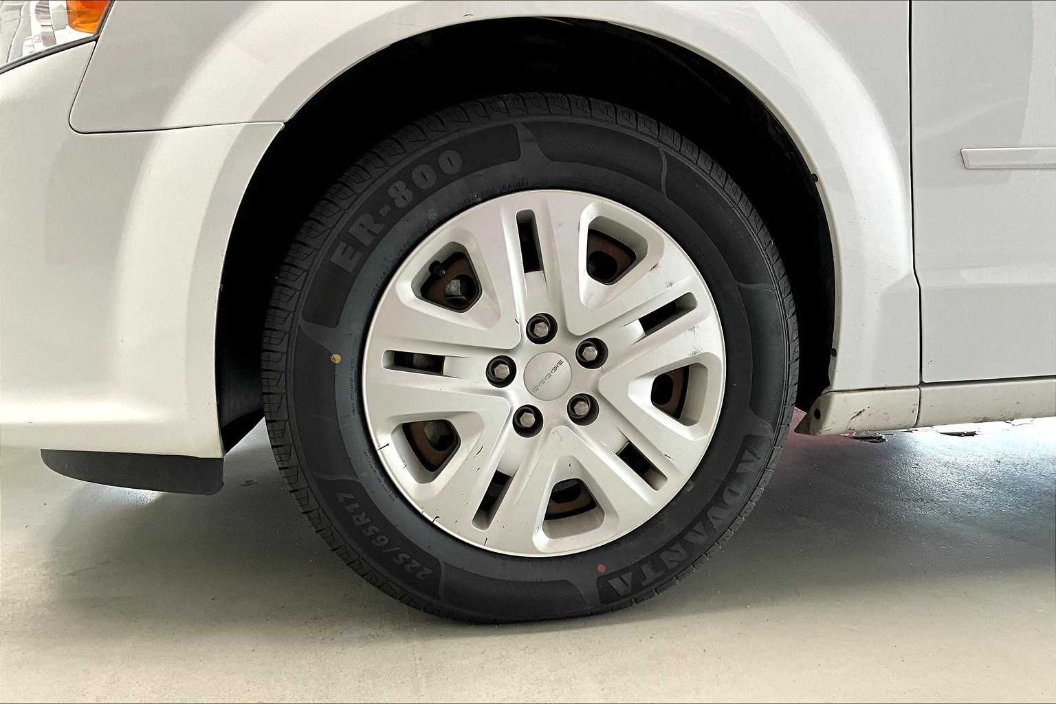 Thumbnail: 2016 Dodge Grand Caravan - 4