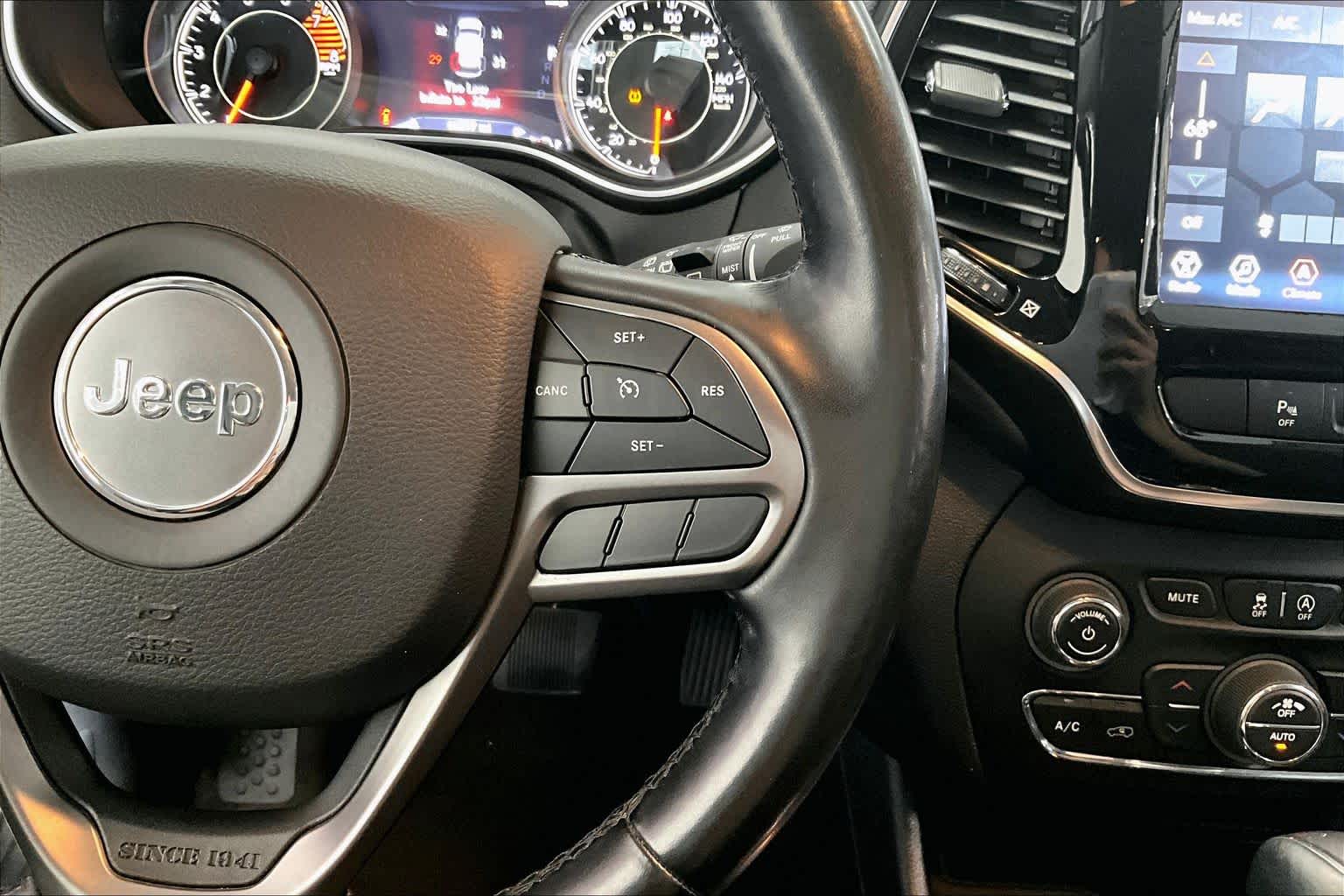 Thumbnail: 2020 Jeep Cherokee - 22