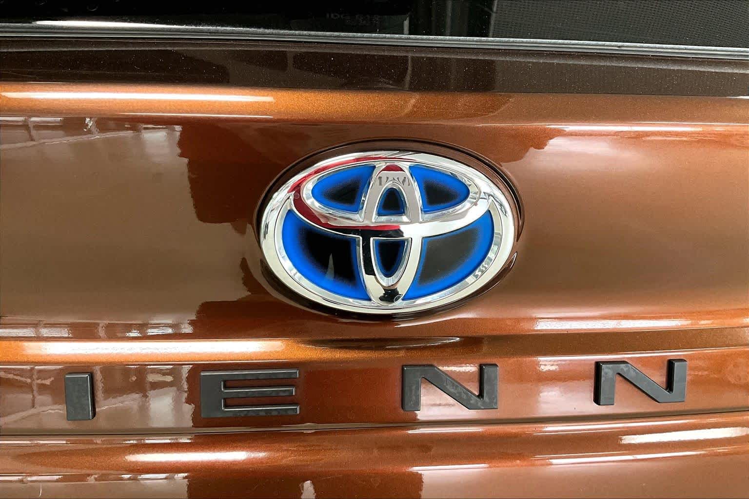 Thumbnail: 2022 Toyota Sienna - 7