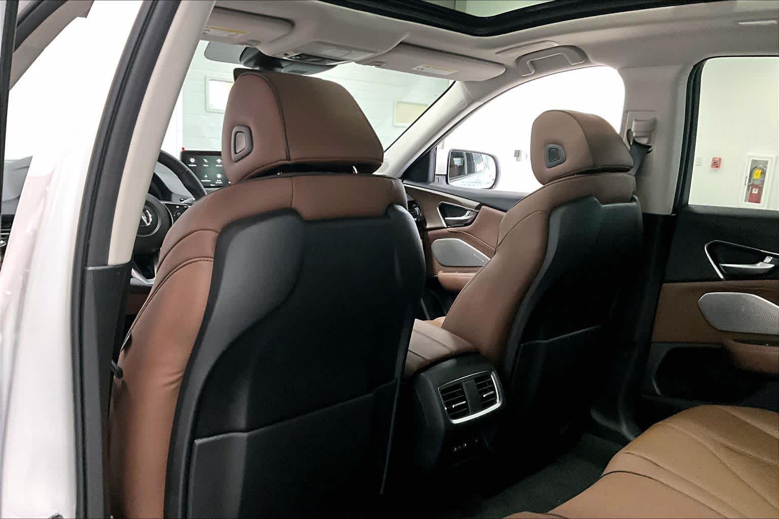 Thumbnail: 2026 Acura RDX - 12