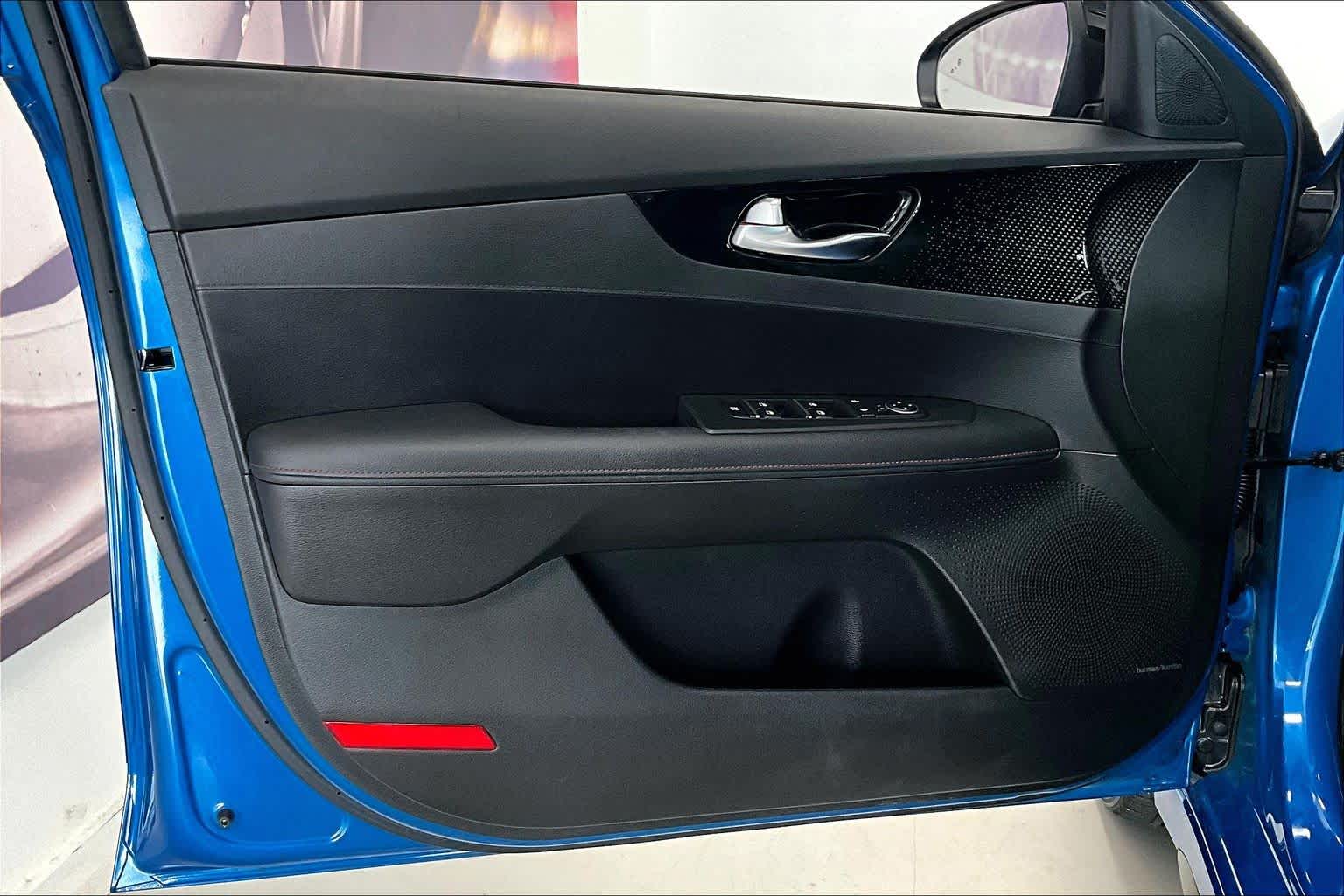Thumbnail: 2023 Kia Forte - 25