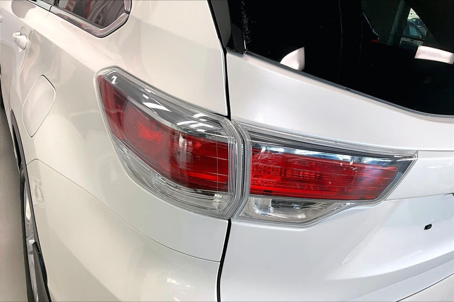 Thumbnail: 2015 Toyota Highlander - 29