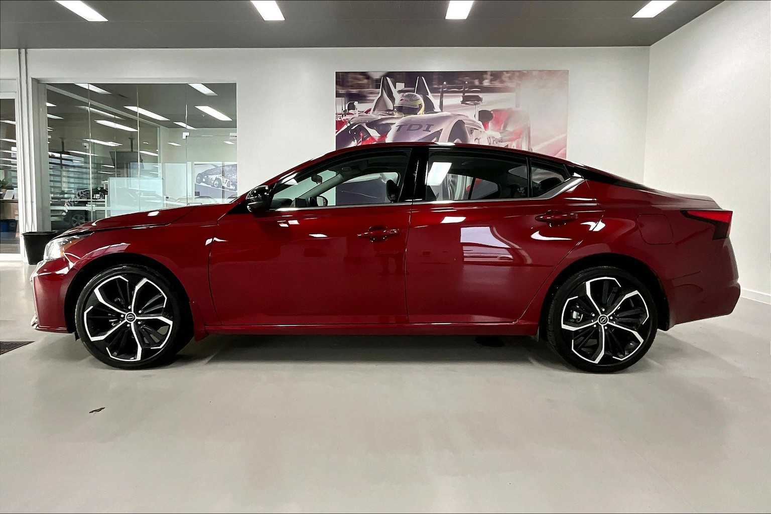 2024 Nissan Altima 2.5 SR photo 3