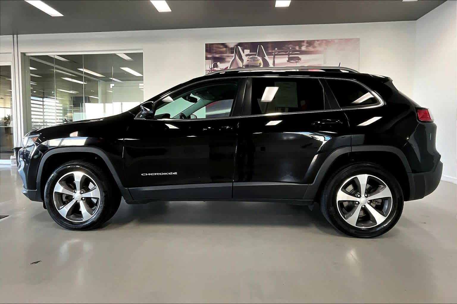 Thumbnail: 2020 Jeep Cherokee - 3