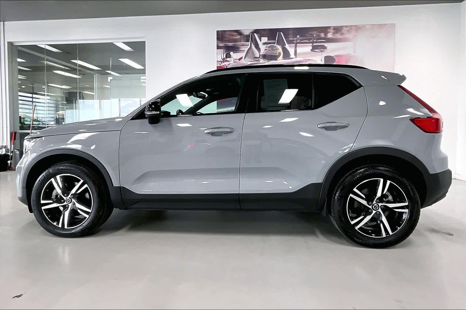 Thumbnail: 2024 Volvo XC40 - 3
