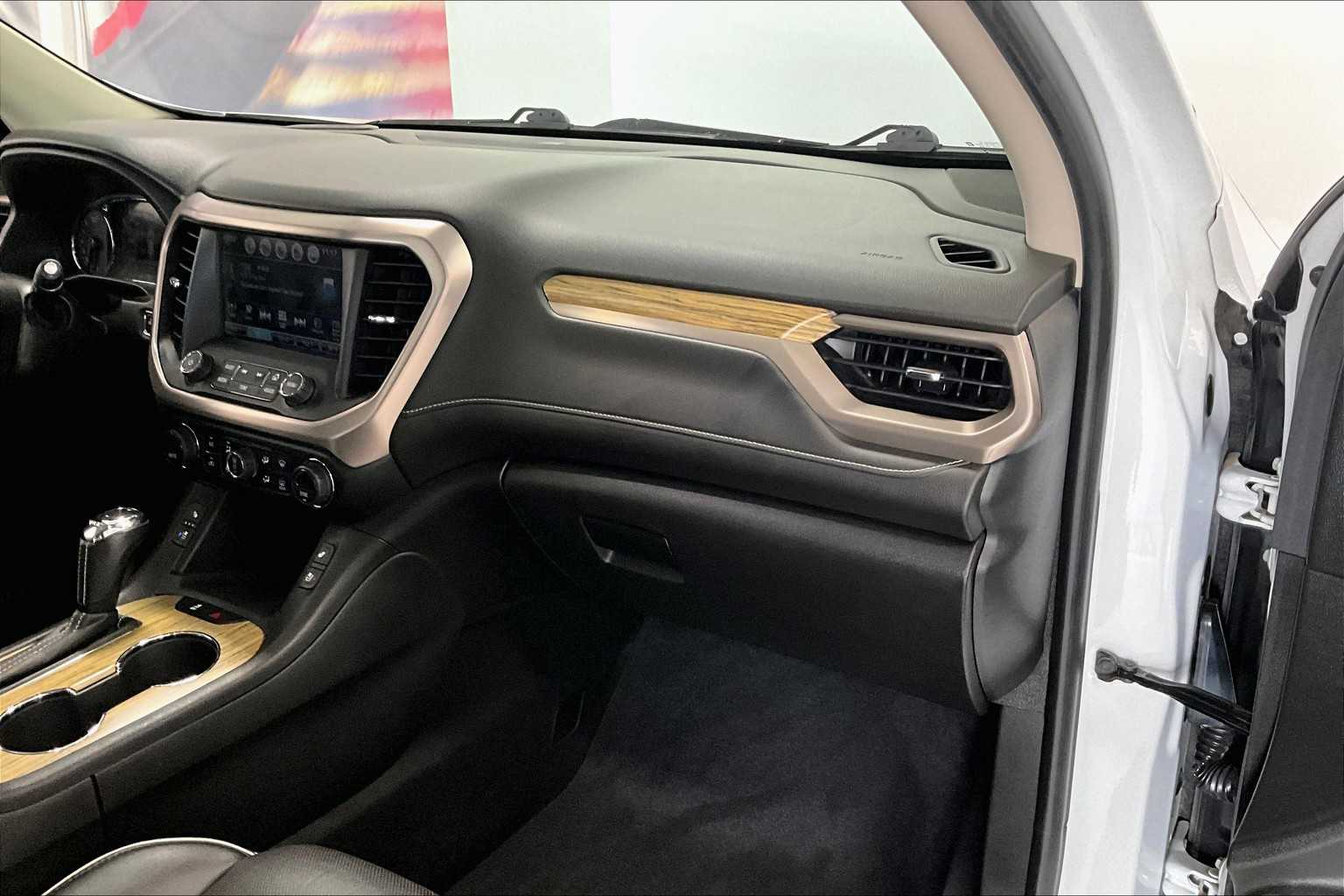 Thumbnail: 2018 GMC Acadia - 19