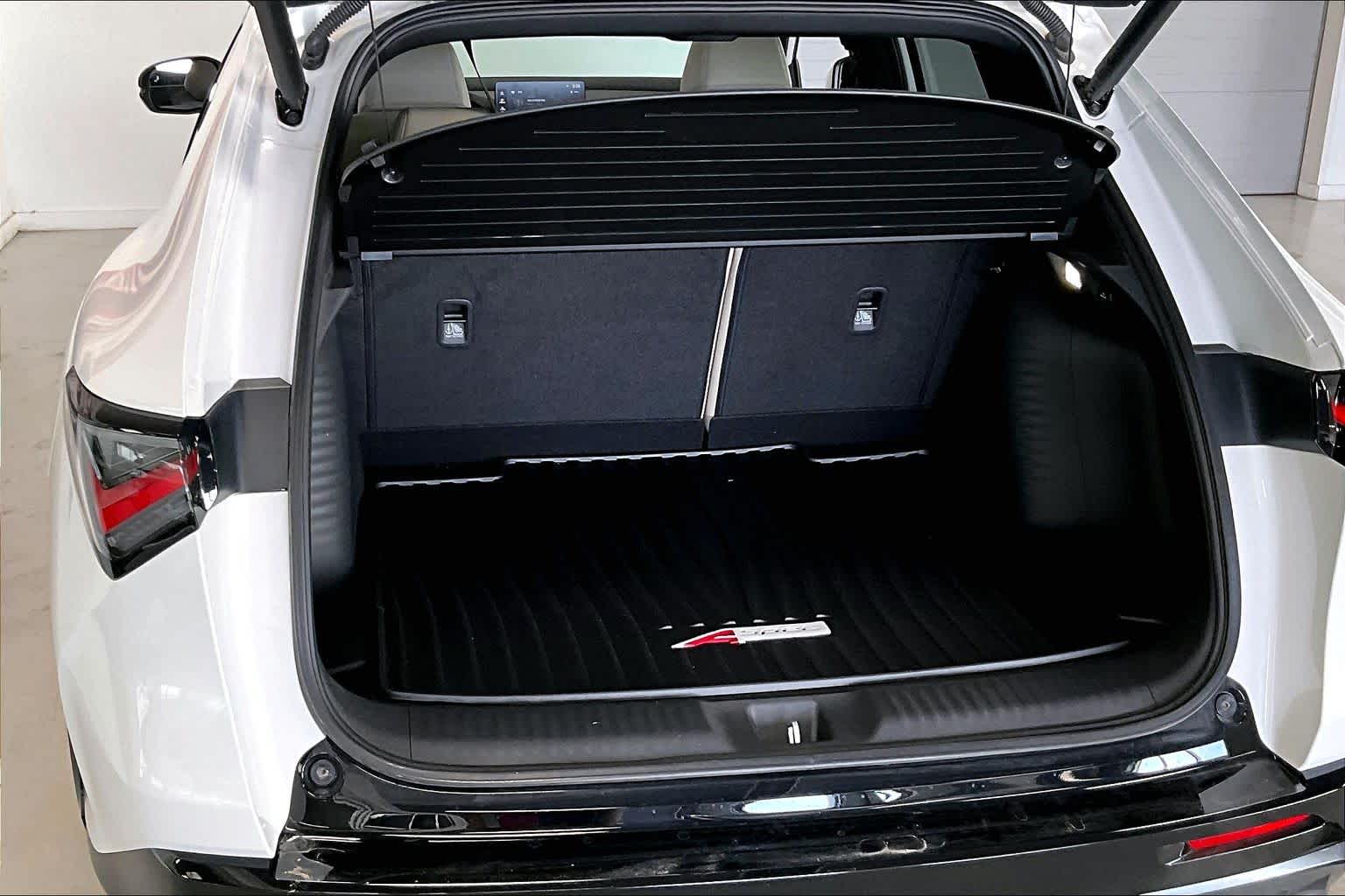 Thumbnail: 2025 Acura ADX - 17