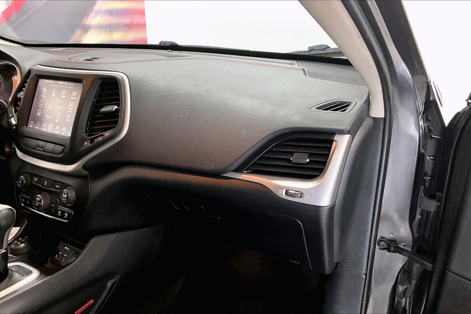 Thumbnail: 2014 Jeep Cherokee - 21