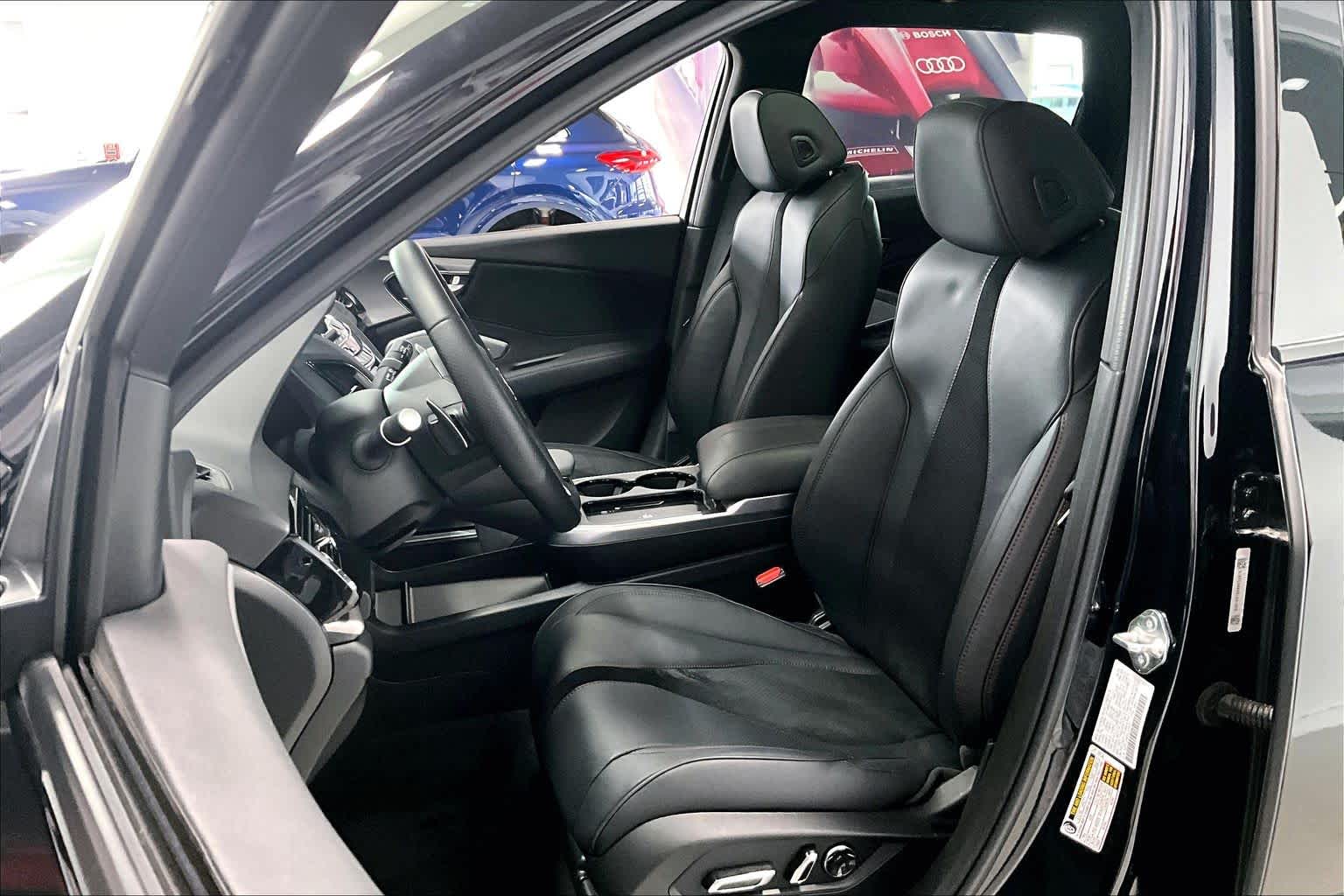 Thumbnail: 2025 Acura RDX - 10