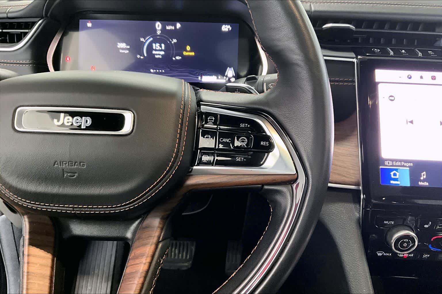 Thumbnail: 2022 Jeep Grand Cherokee - 22