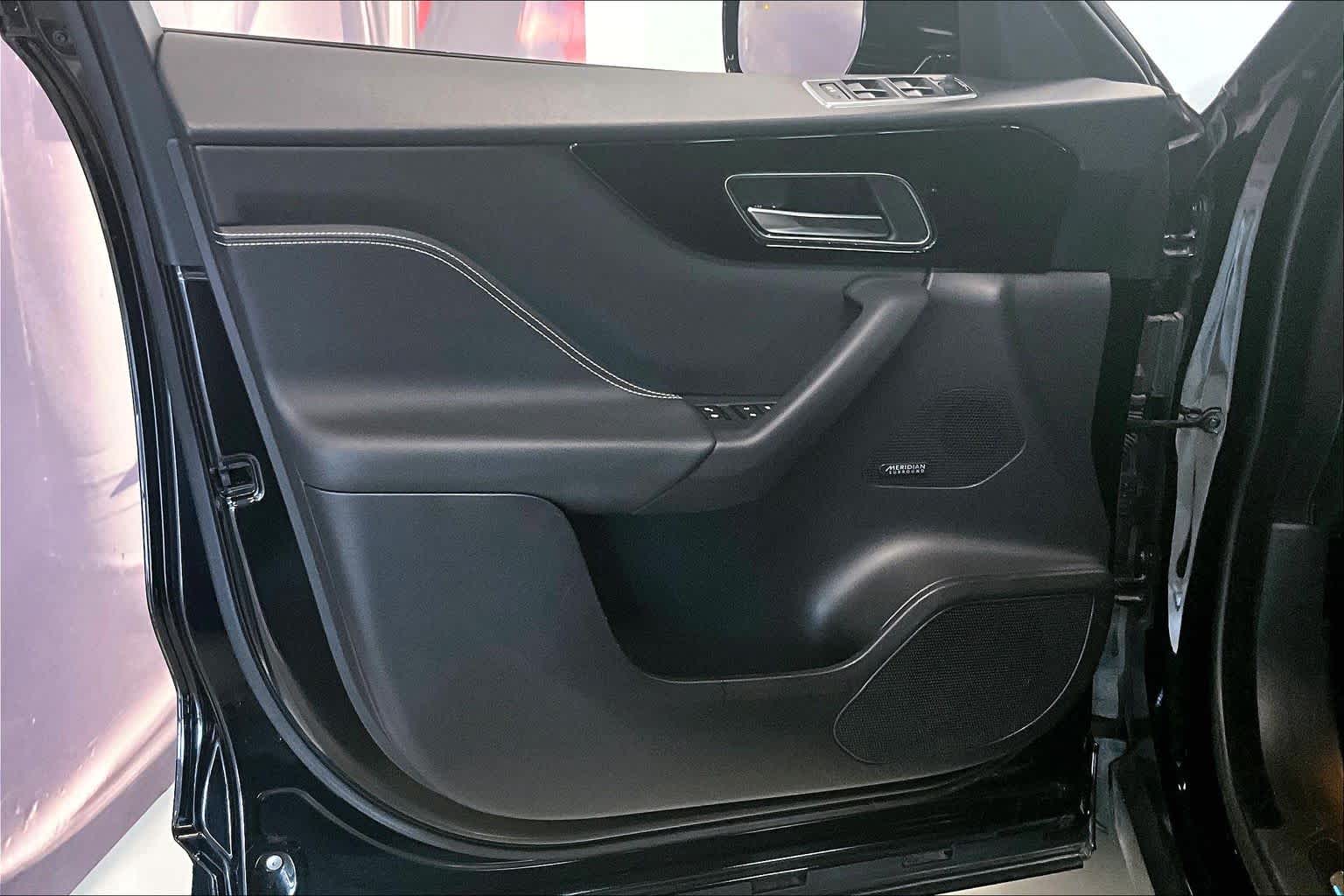 Thumbnail: 2020 Jaguar F-Pace - 24