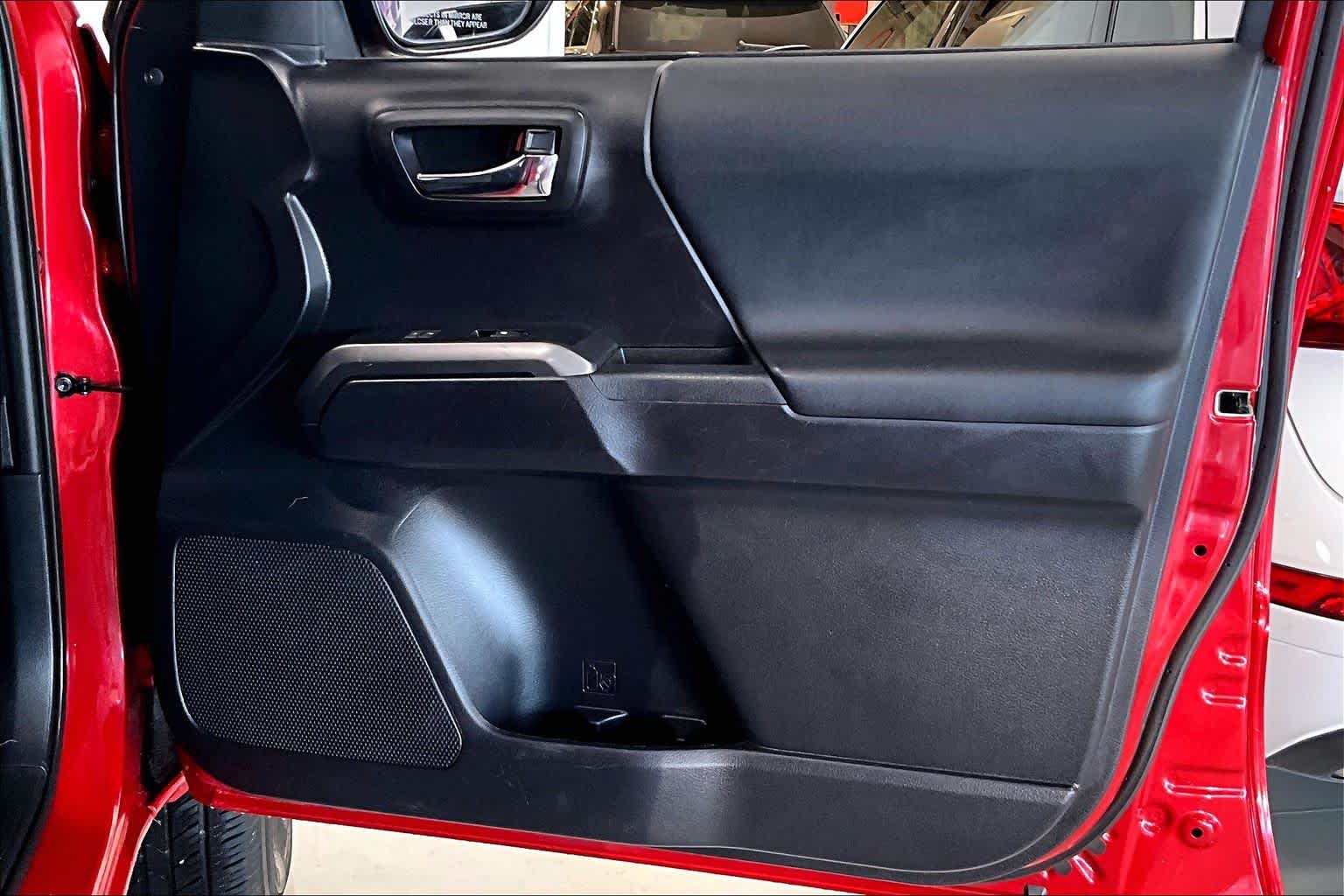 Thumbnail: 2020 Toyota Tacoma - 25