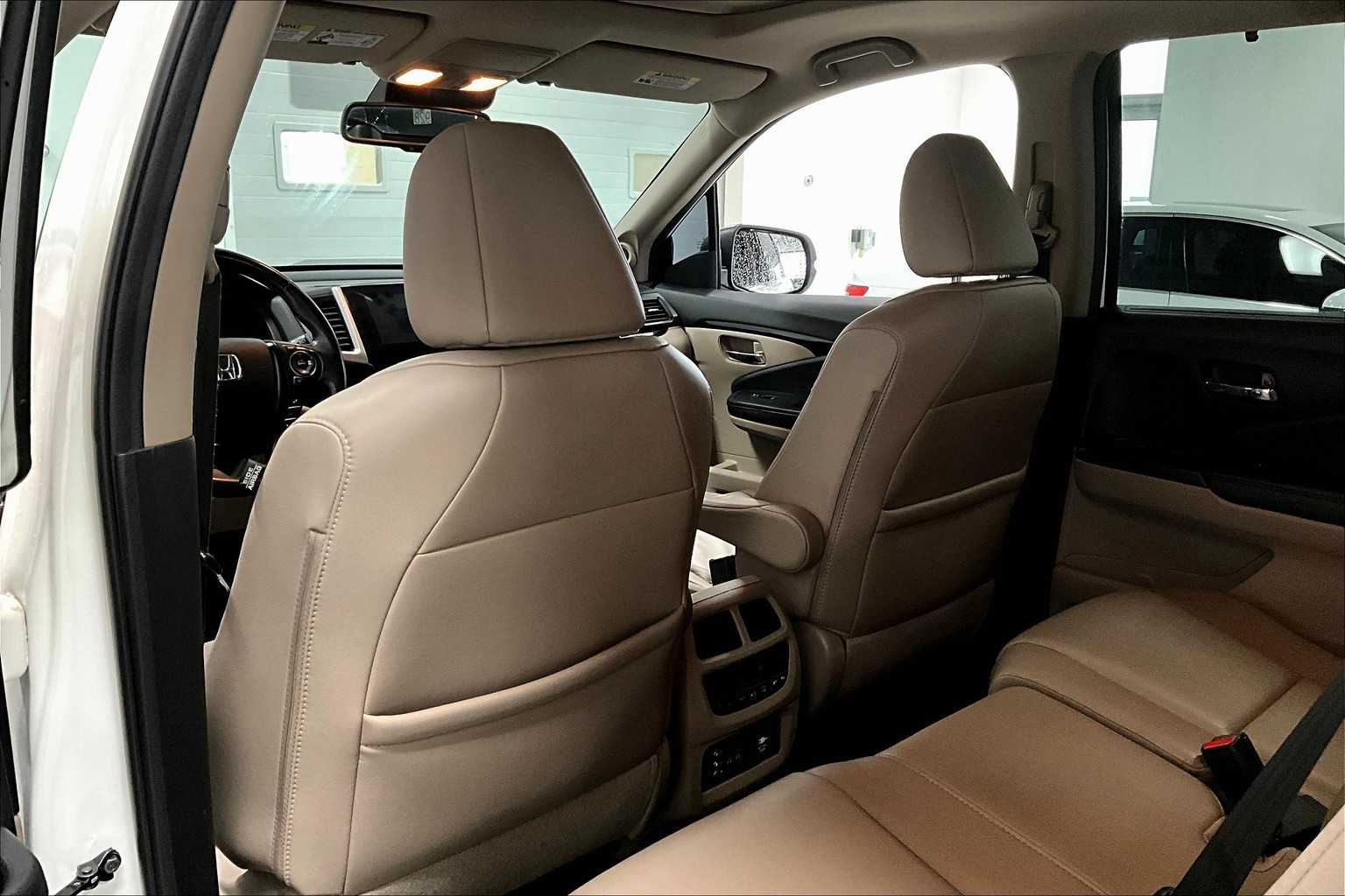 Thumbnail: 2016 Honda Pilot - 12