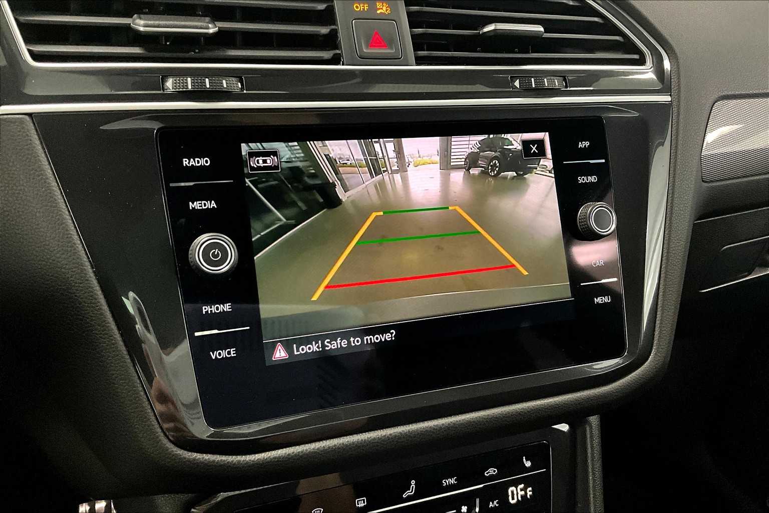 Thumbnail: 2024 Volkswagen Tiguan - 24