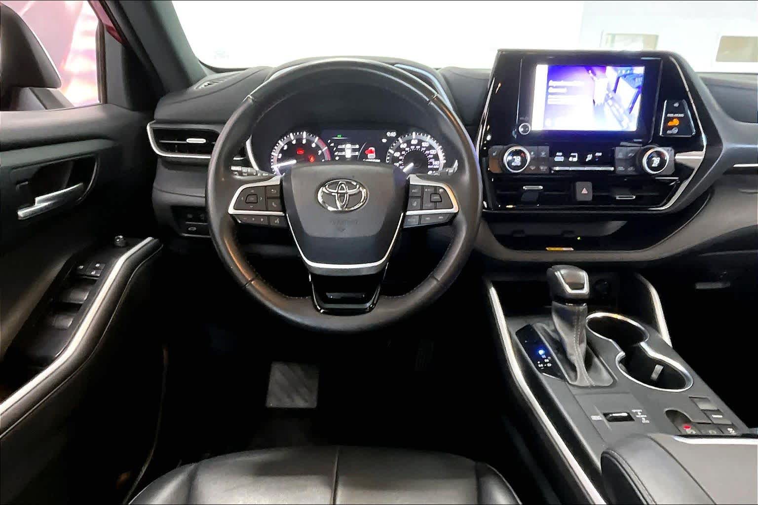 Thumbnail: 2023 Toyota Highlander - 12