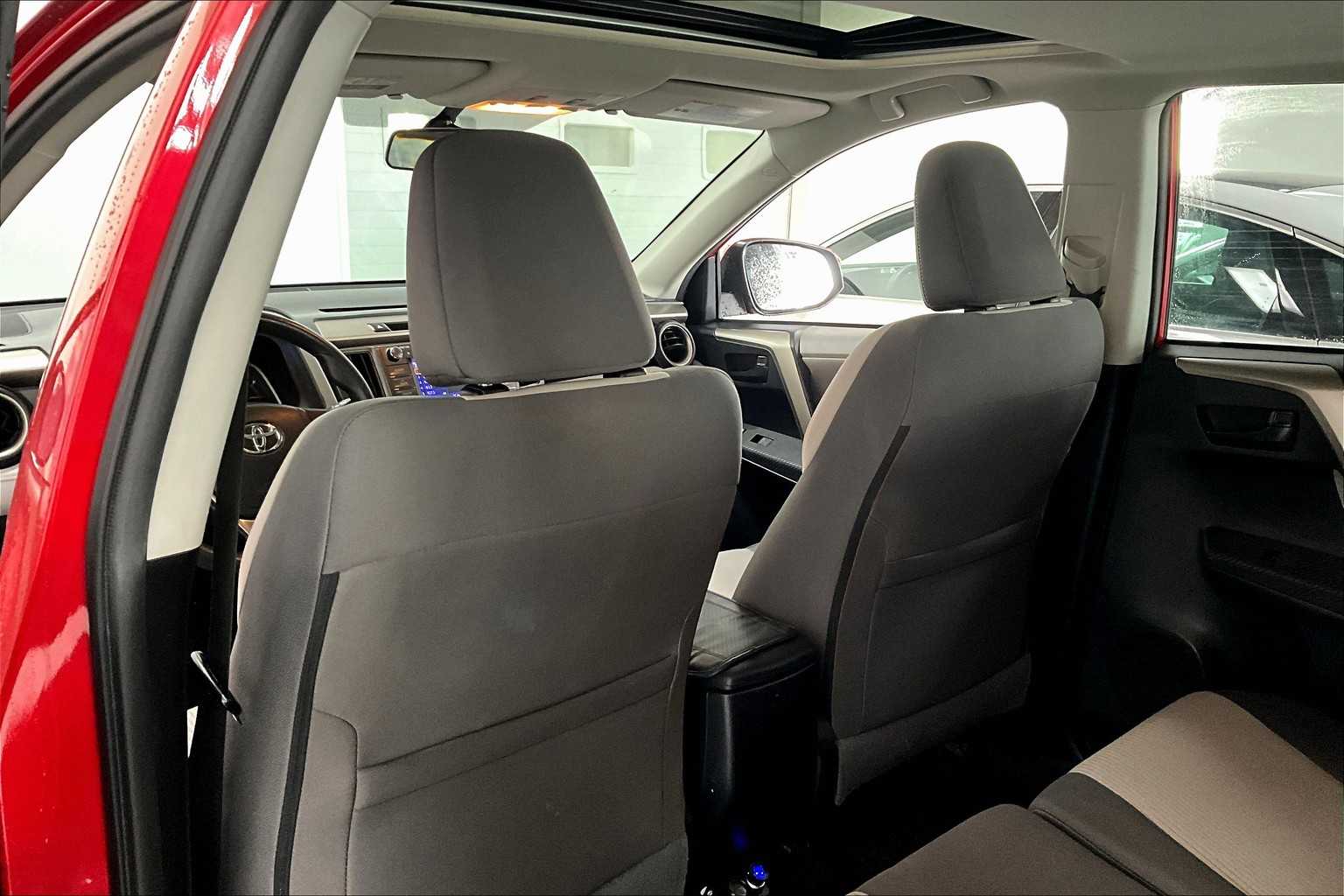 Thumbnail: 2013 Toyota RAV4 - 11