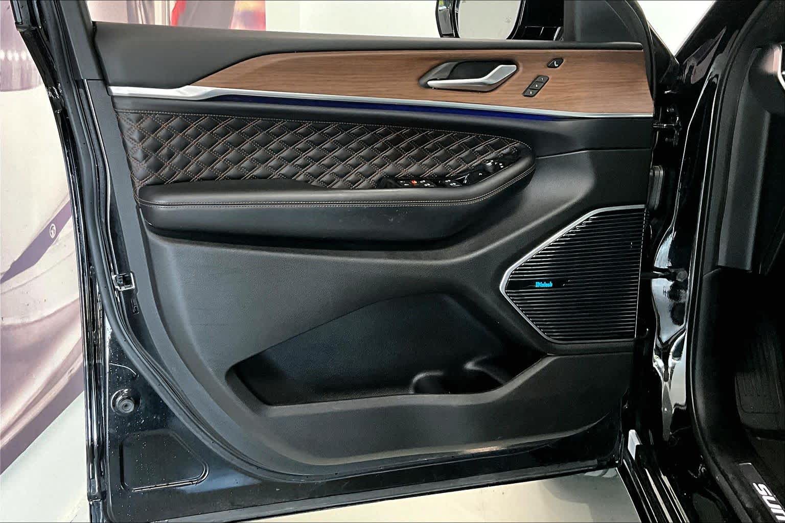 Thumbnail: 2022 Jeep Grand Cherokee - 24