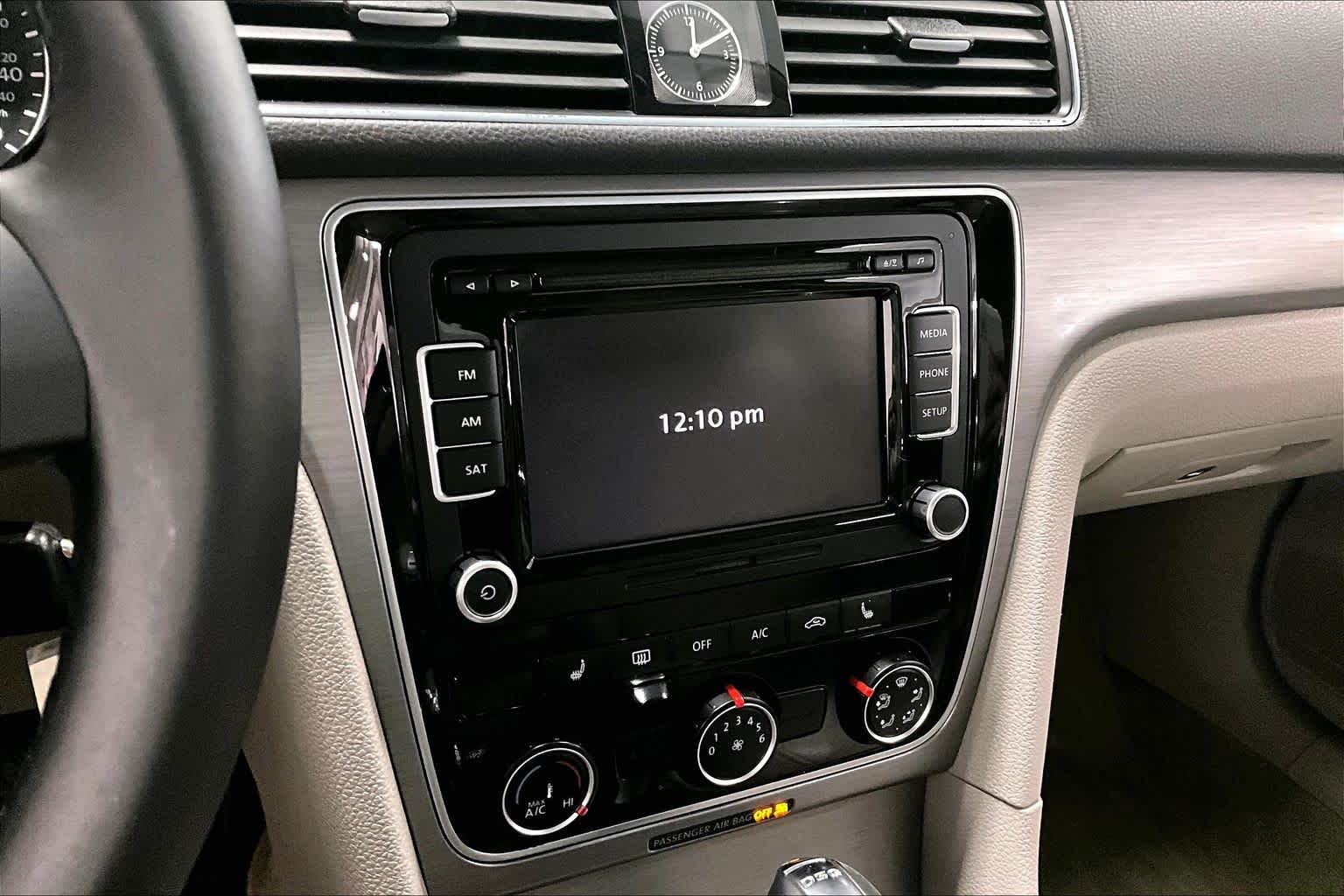 Thumbnail: 2014 Volkswagen Passat - 22