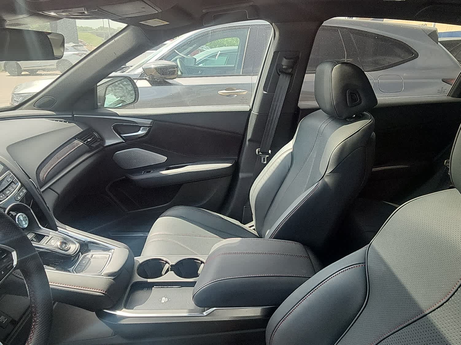 Thumbnail: 2025 Acura RDX - 9