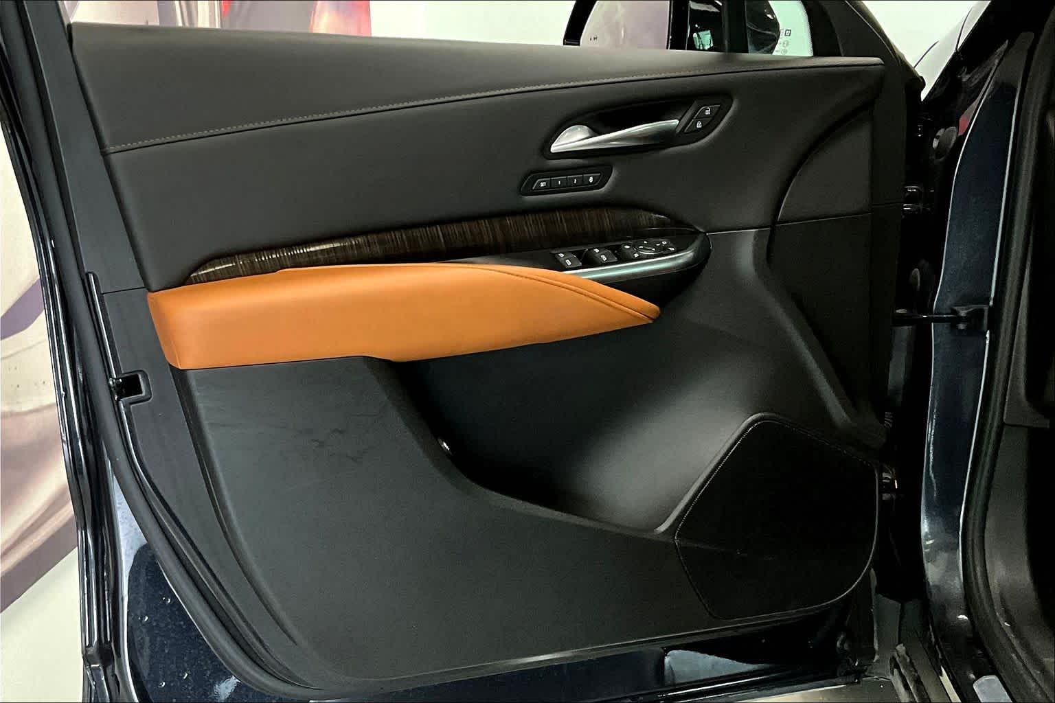 Thumbnail: 2023 Cadillac XT4 - 25