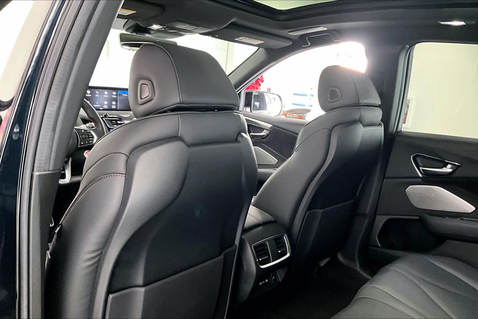 Thumbnail: 2025 Acura RDX - 10