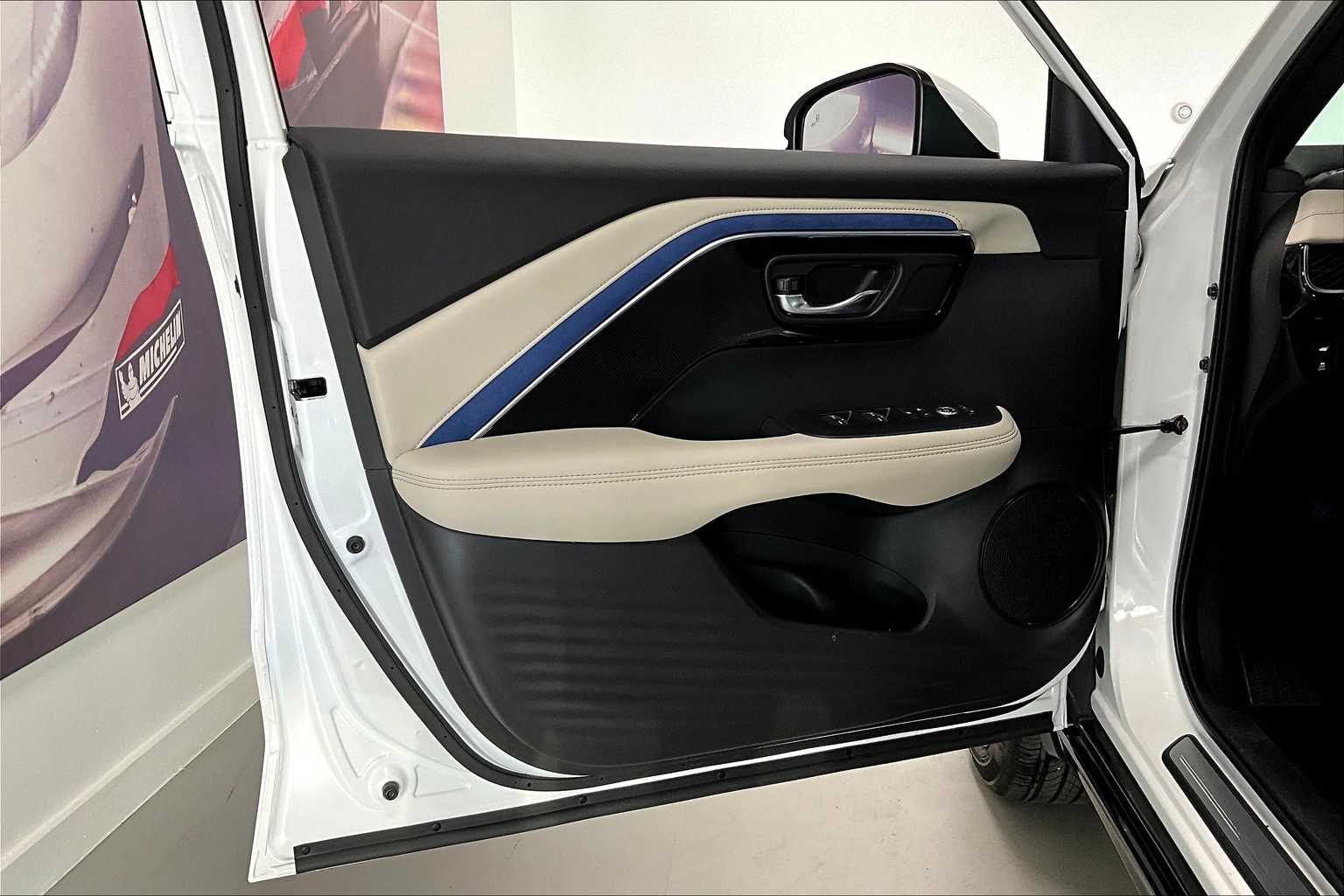 Thumbnail: 2025 Acura ADX - 25