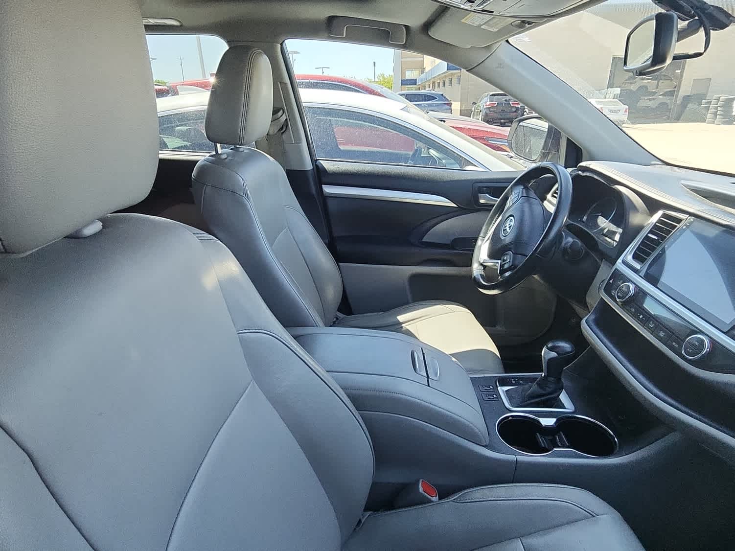 Thumbnail: 2016 Toyota Highlander - 10