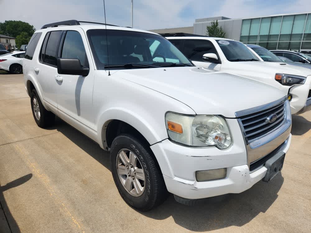 2010 Ford Explorer XLT 2