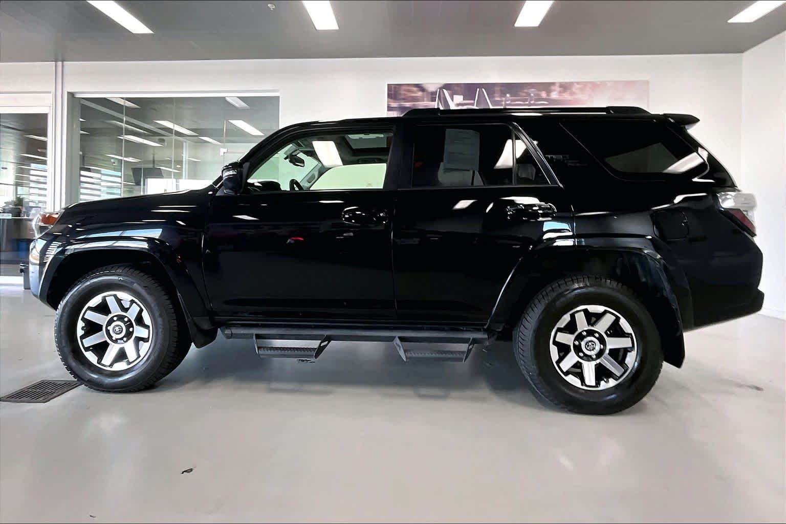 Thumbnail: 2019 Toyota 4Runner - 3