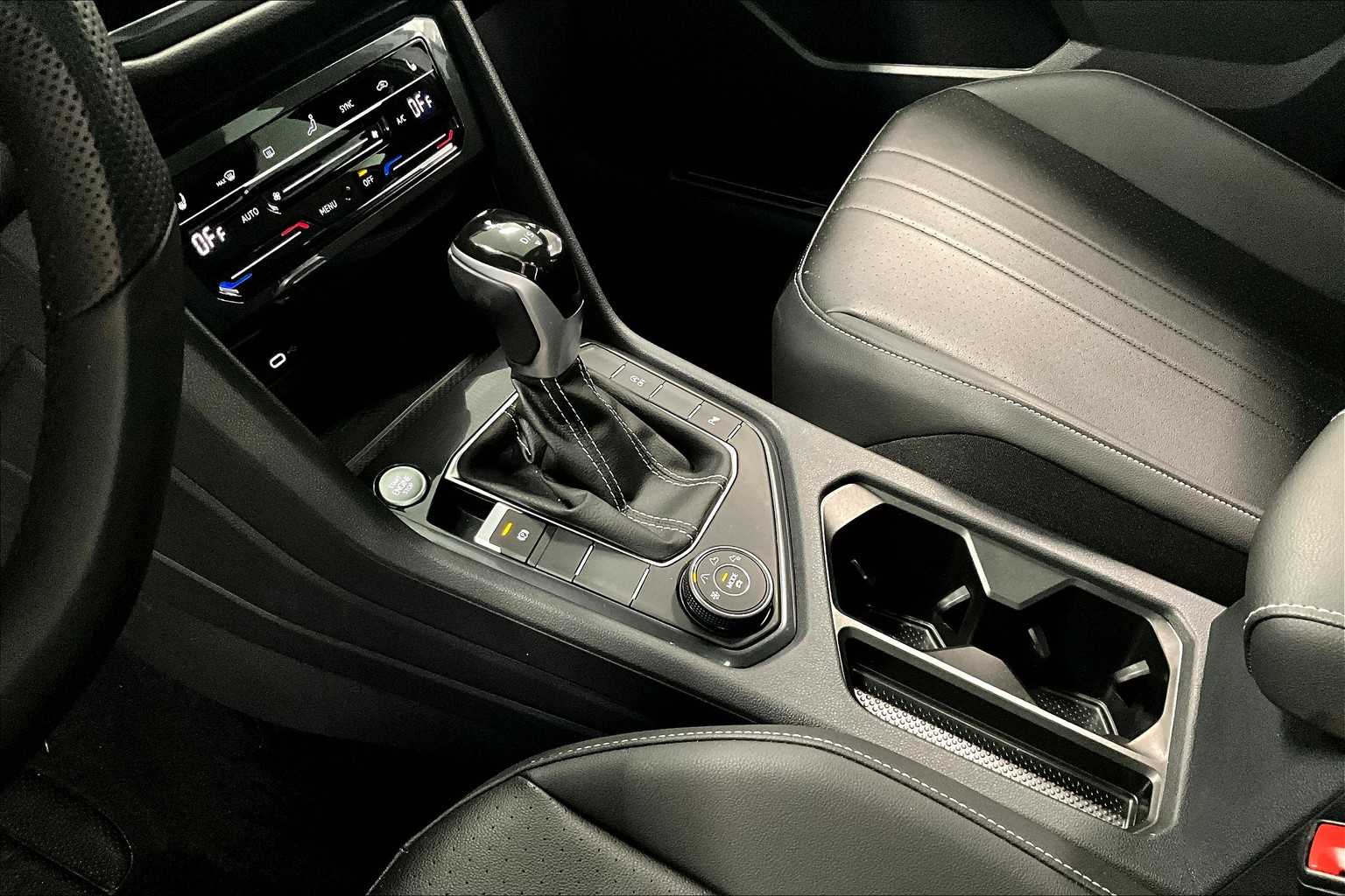 Thumbnail: 2024 Volkswagen Tiguan - 15