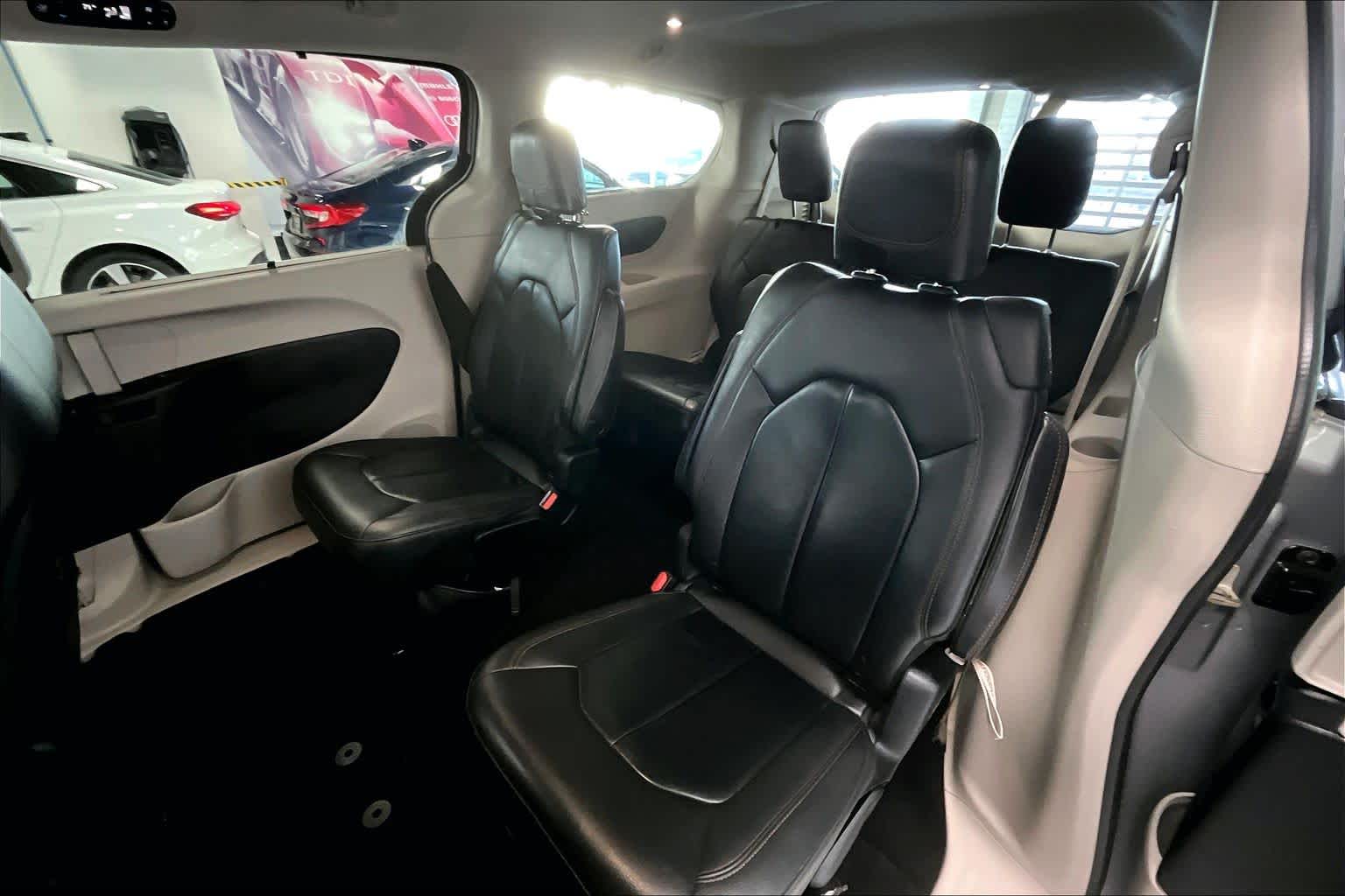 Thumbnail: 2017 Chrysler Pacifica - 26