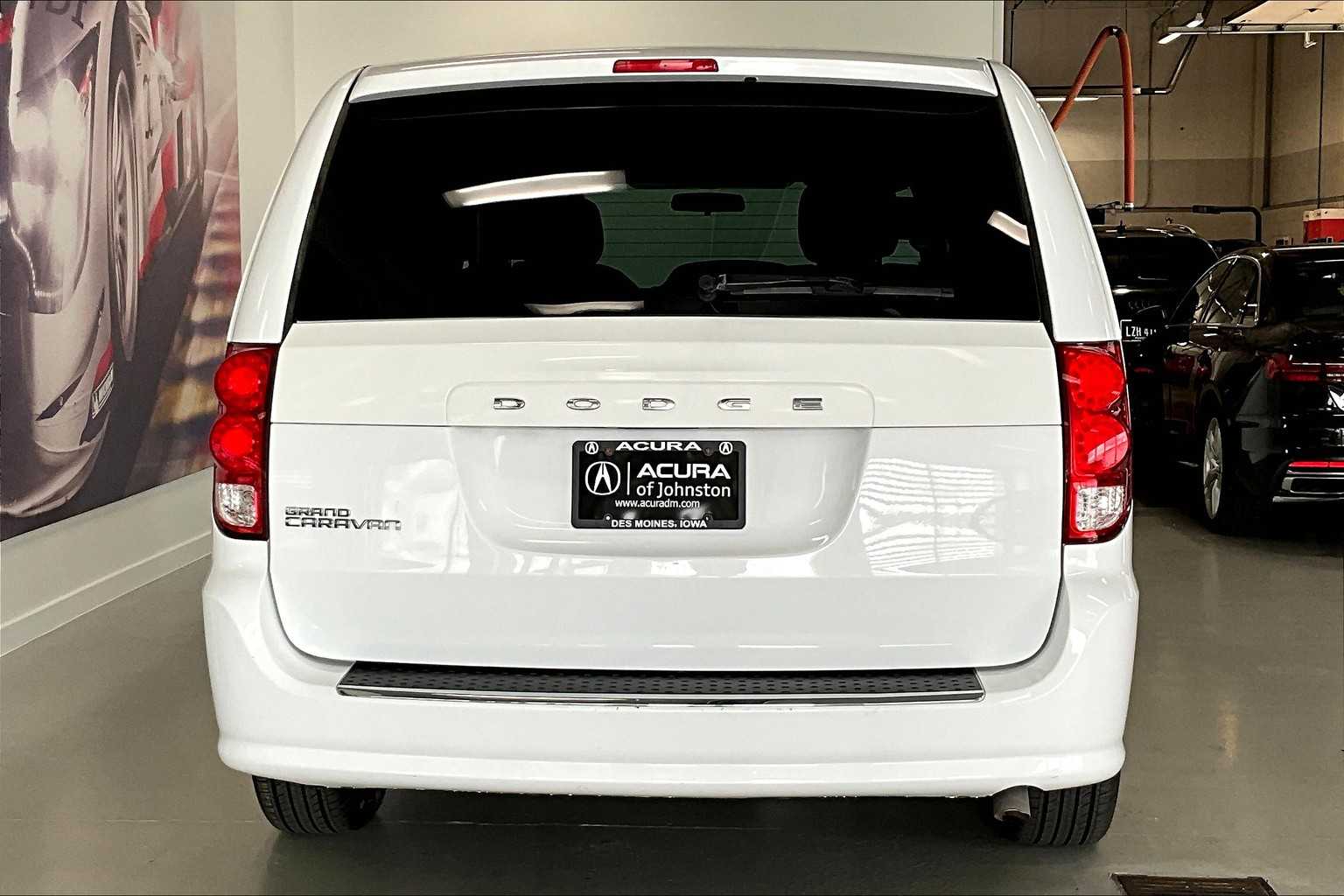 Thumbnail: 2016 Dodge Grand Caravan - 3