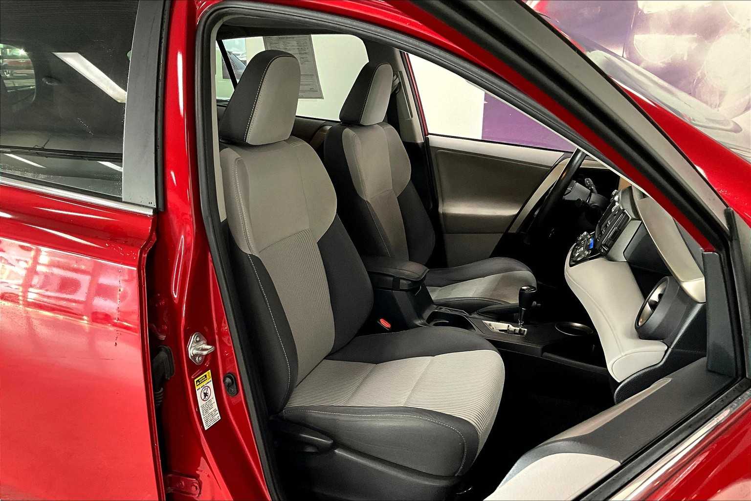 Thumbnail: 2013 Toyota RAV4 - 12