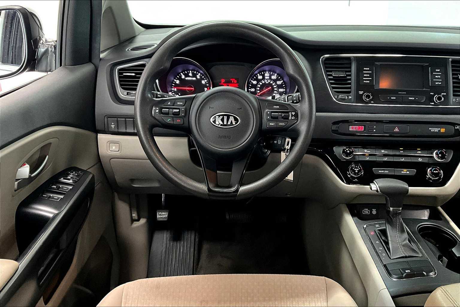 Thumbnail: 2017 Kia Sedona - 12
