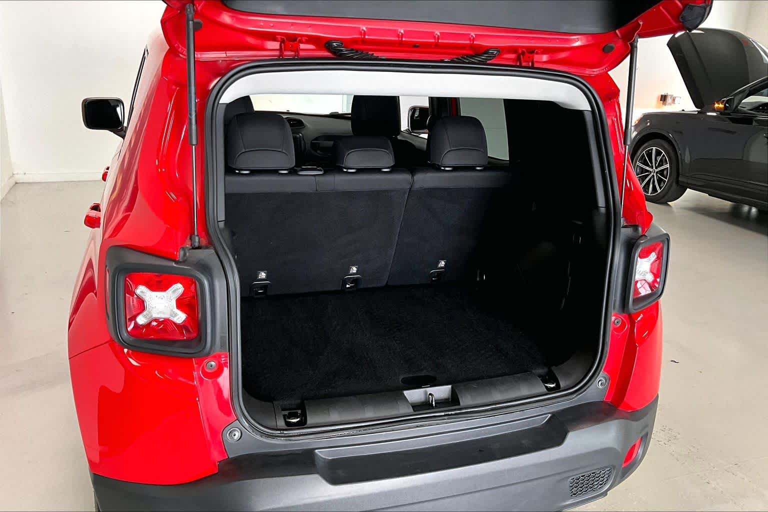 Thumbnail: 2018 Jeep Renegade - 16