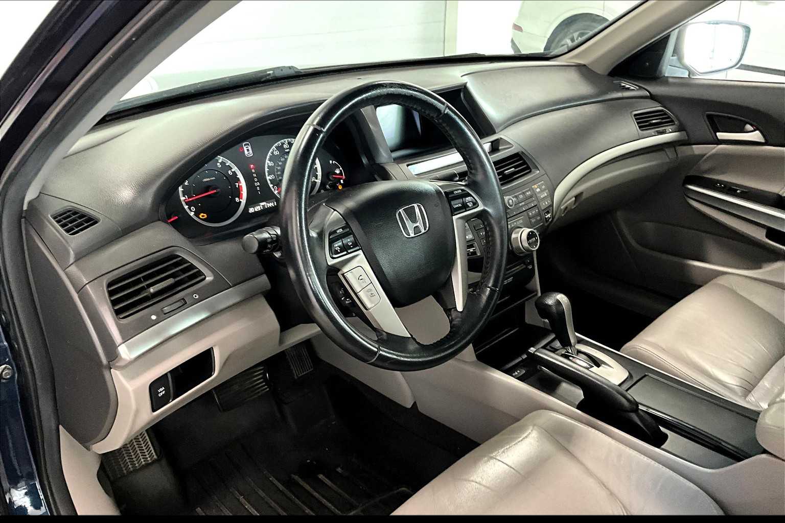 2010 Honda Accord EX-L -
                  Johnston, IA