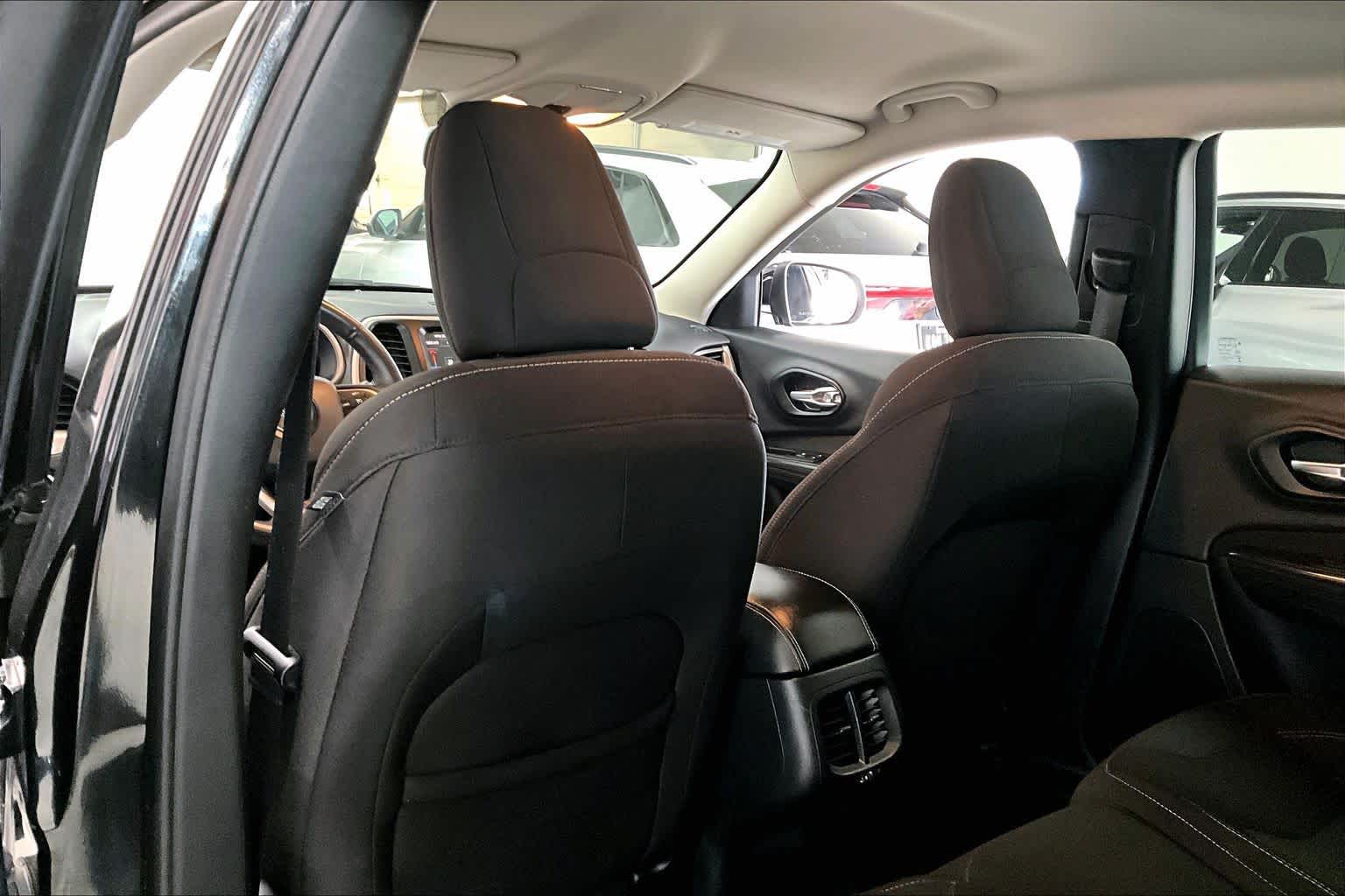 Thumbnail: 2016 Jeep Cherokee - 10