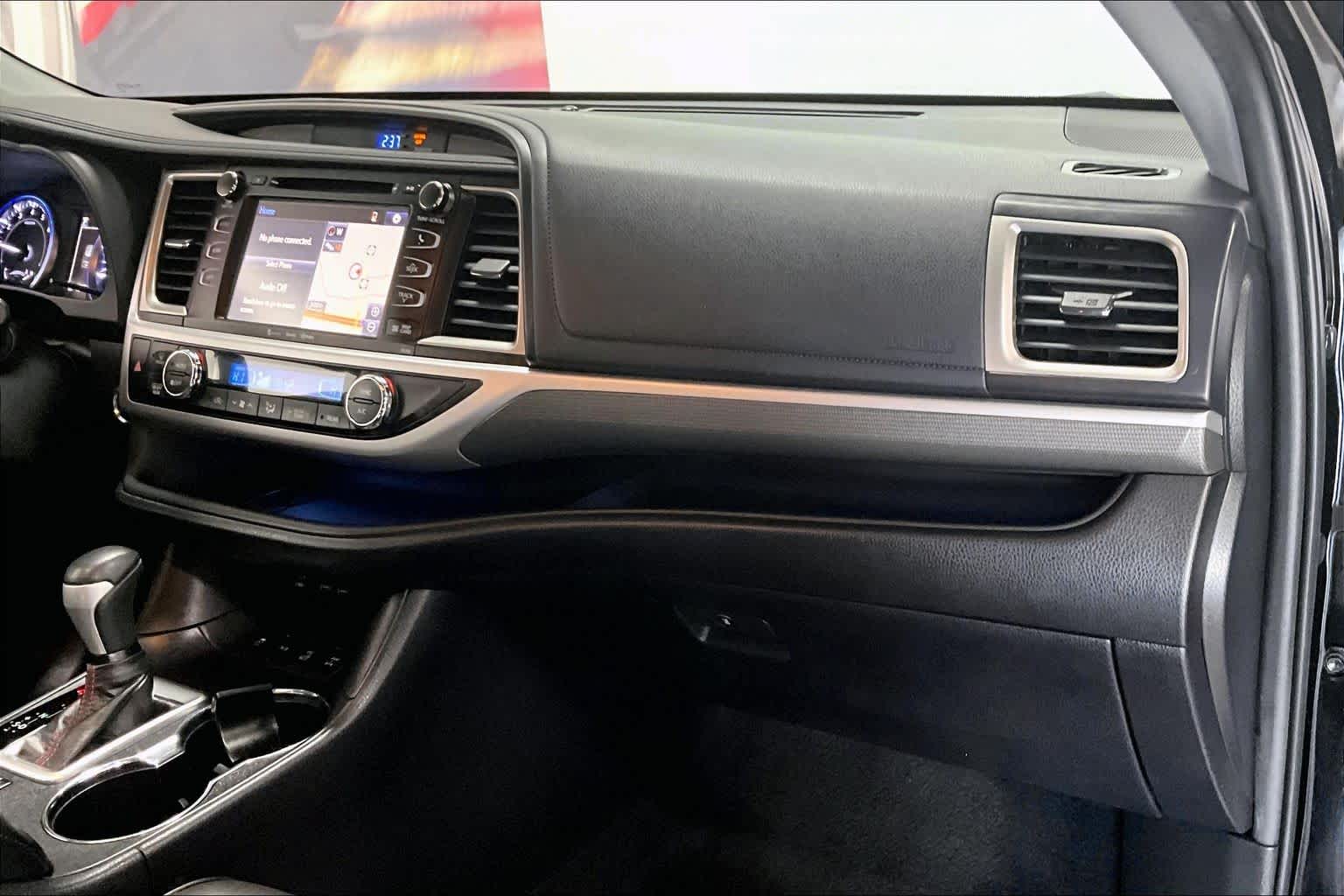 Thumbnail: 2019 Toyota Highlander - 20