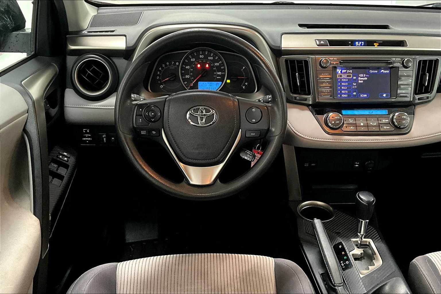 Thumbnail: 2013 Toyota RAV4 - 13