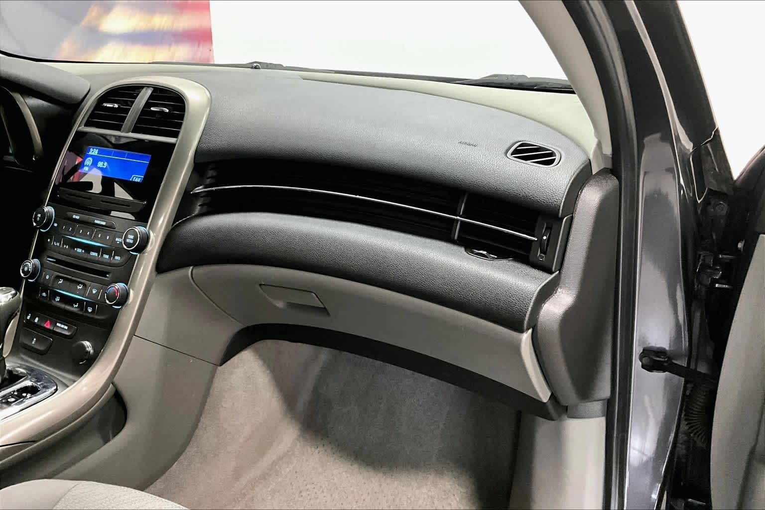 Thumbnail: 2013 Chevrolet Malibu - 21