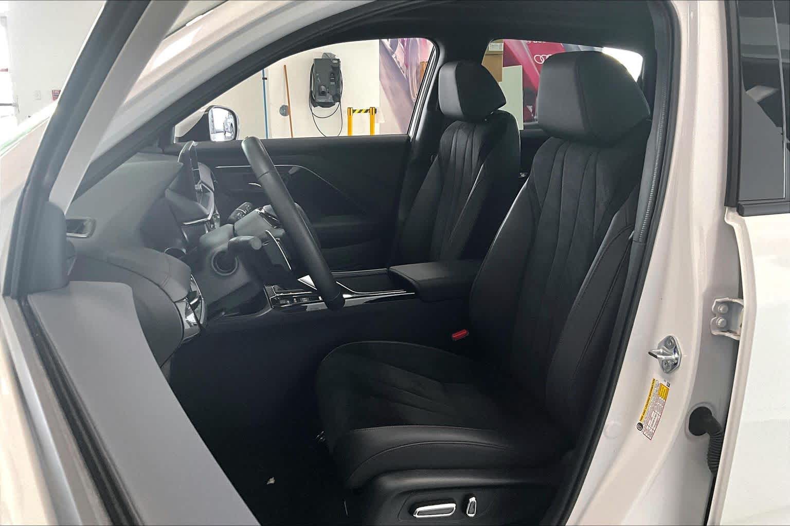 Thumbnail: 2025 Acura ADX - 10