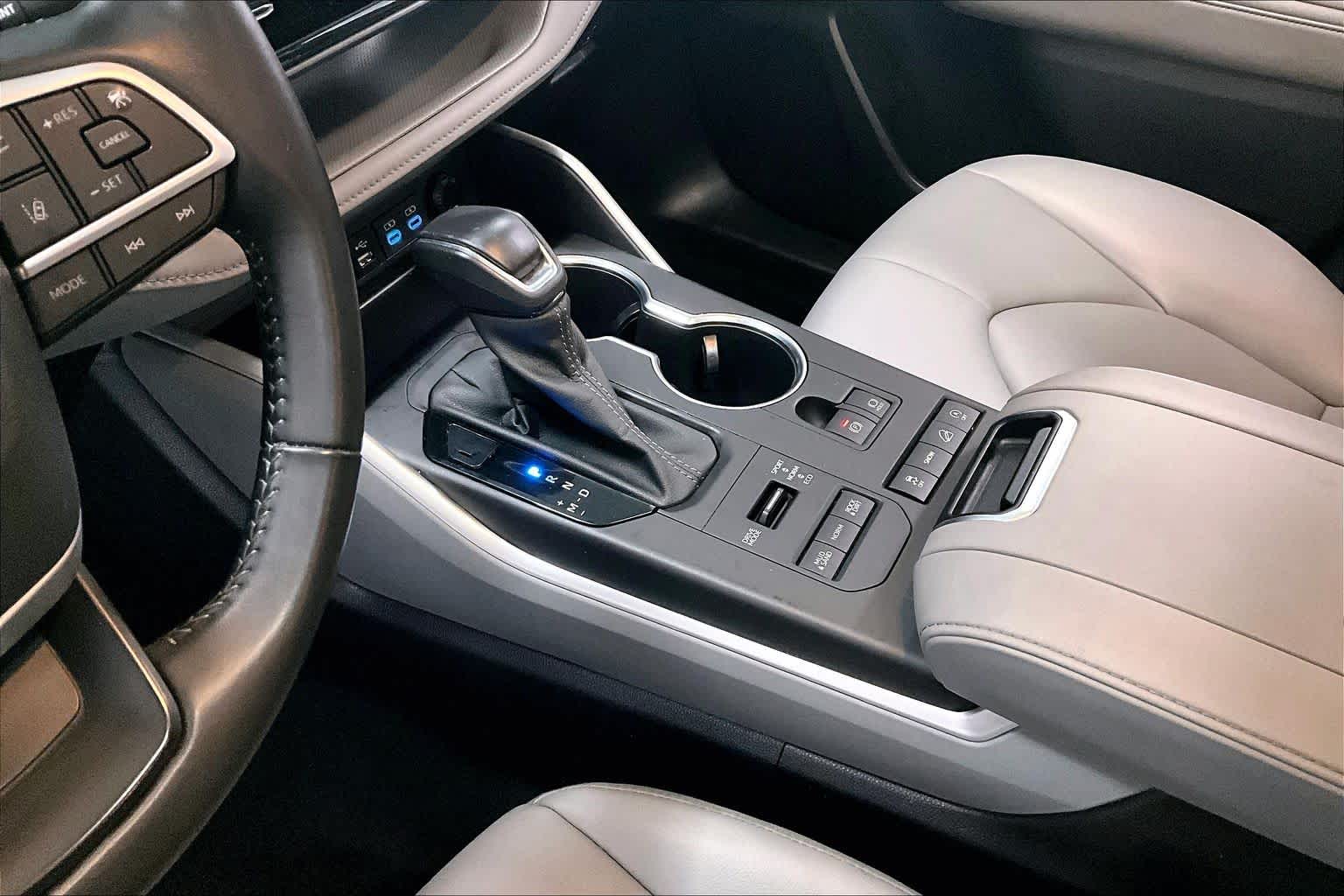 Thumbnail: 2022 Toyota Highlander - 15