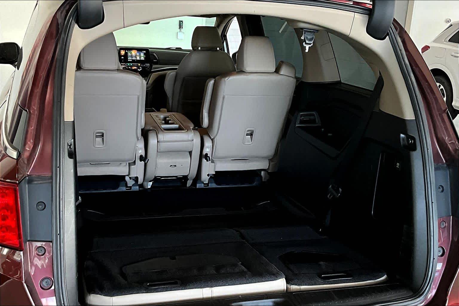 Thumbnail: 2018 Honda Odyssey - 16