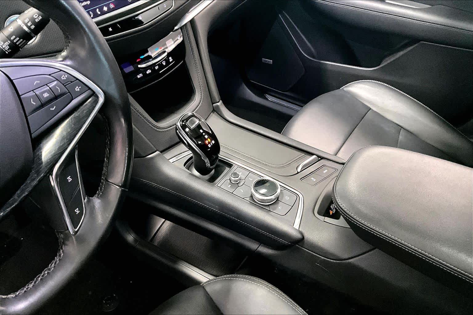 Thumbnail: 2020 Cadillac XT5 - 14