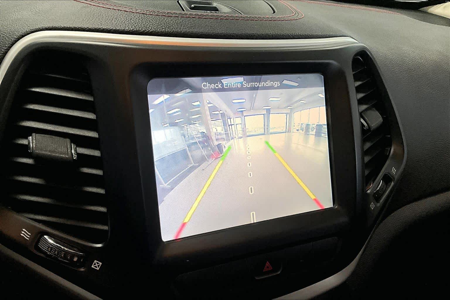 Thumbnail: 2014 Jeep Cherokee - 24