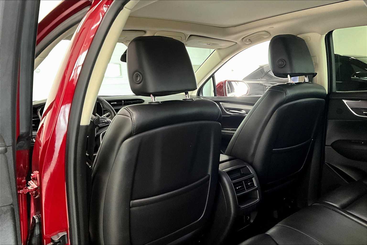Thumbnail: 2017 Cadillac XT5 - 11