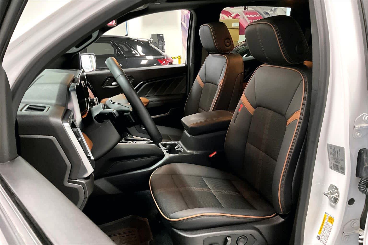 Thumbnail: 2024 GMC Canyon - 10