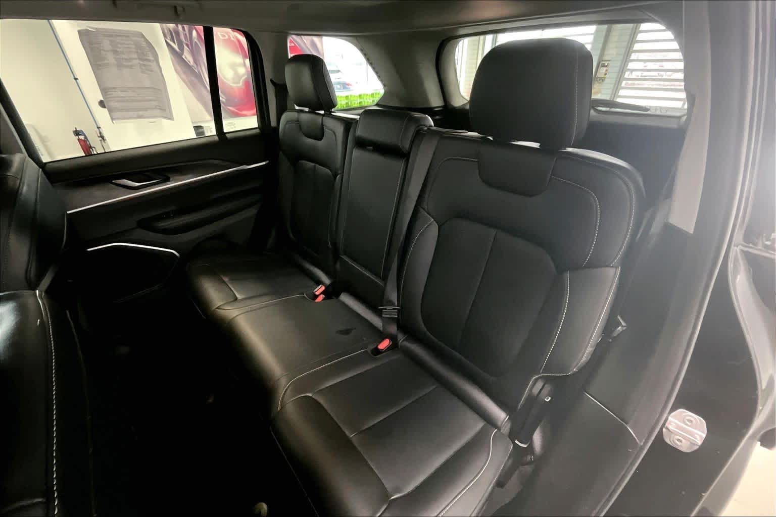 Thumbnail: 2022 Jeep Grand Cherokee - 24