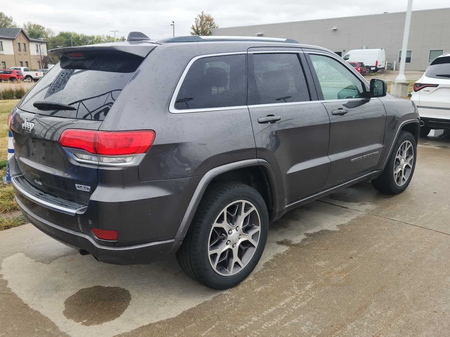 Thumbnail: 2018 Jeep Grand Cherokee - 3